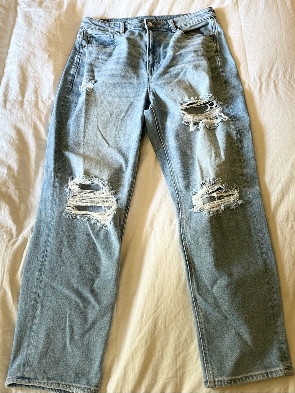 American Eagle Outfitters Light Blue Distressed Boyfriend Jeans